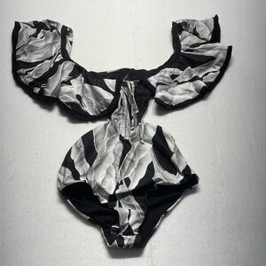 AZULU Black and white ruffle one piece Swimsuit New M
